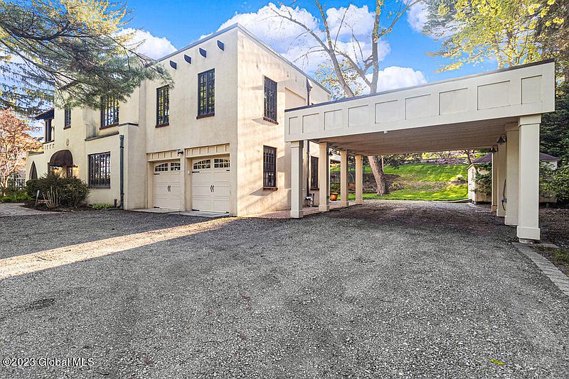 2nd image of 302 Loudon Road