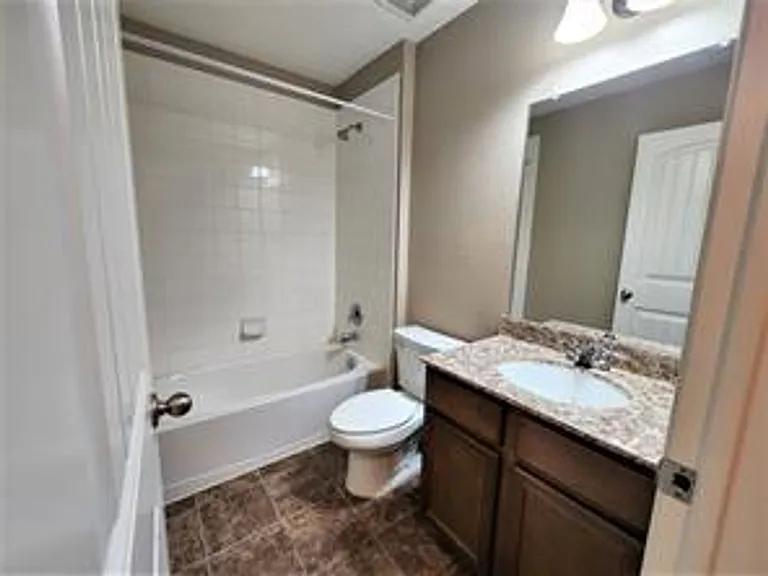 231 Belford St S — Photo 8