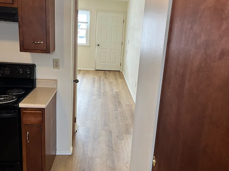 541 S Hyatt St #B — Photo 4