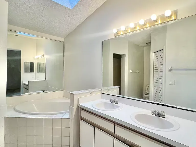 464 Spreading Oak Cir — Photo 13