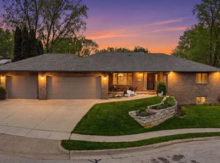 806 Lacey Ct, Dubuque, IA 52001