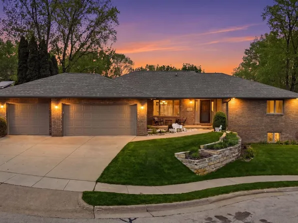 806 Lacey Ct, Dubuque, IA 52001