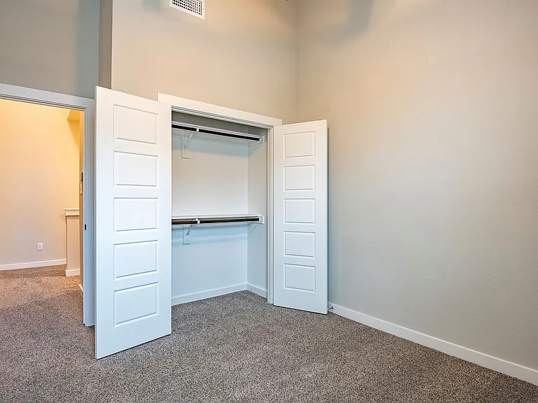 653 Wheatfield Dr — Photo 9