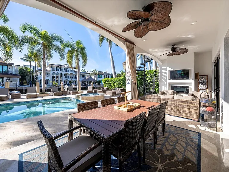 2430 Castilla Isle — Photo 41