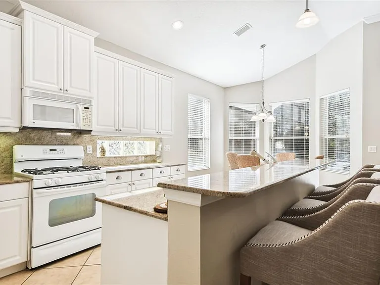 7328 Lake Forest Gln — Photo 15