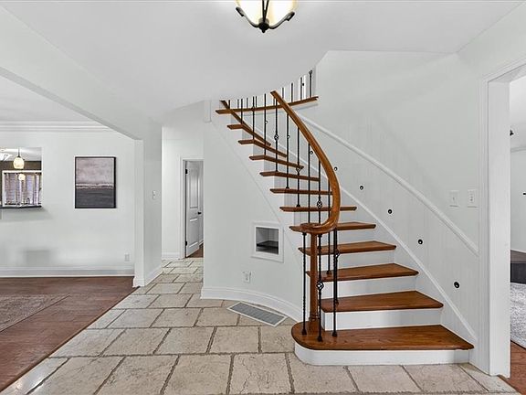 3rd image of 5404 Chadwick Rd
