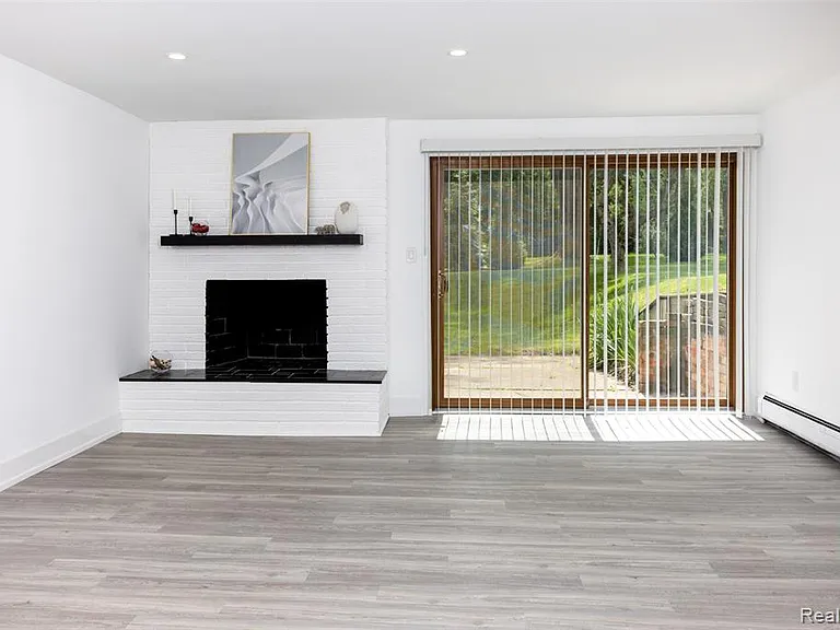 2862 Rossmoor Cir — Photo 16