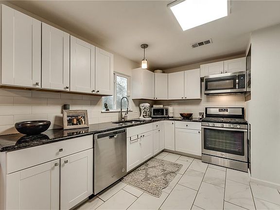 4th image of 6006 Caracas Dr