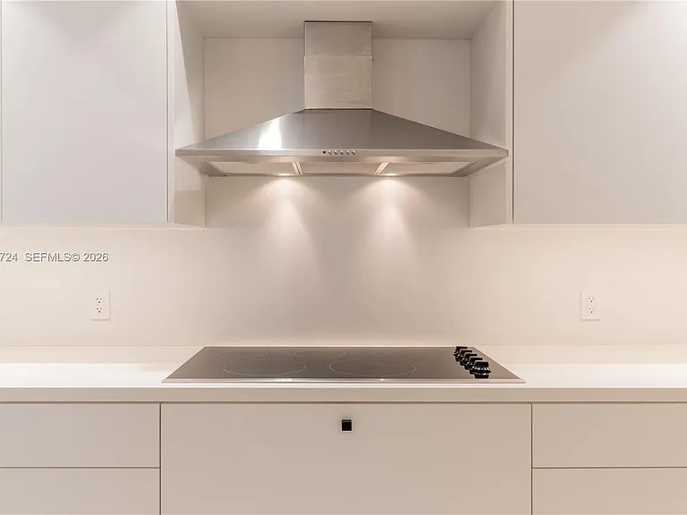 7300 SW 77th Ave — Photo 14