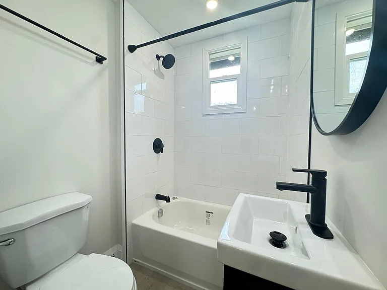 931 Main St E #4 — Photo 4