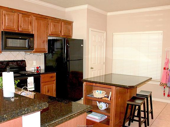 4th image of 408 Forest Dr Unit 408