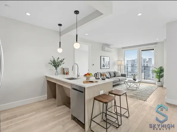 132 Willis Avenue image 1 of 14