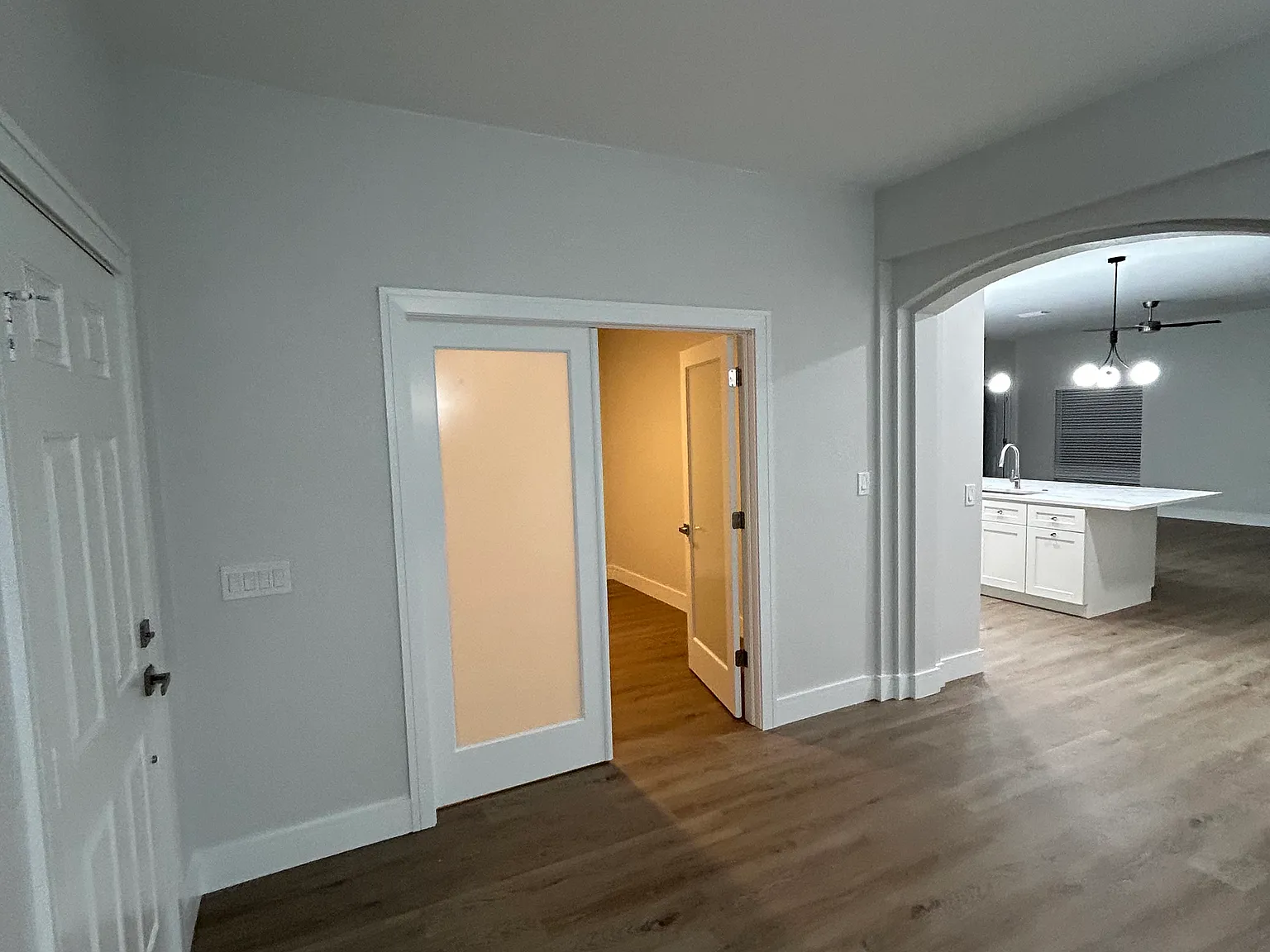 3 bed, 2020 sqft, $2,300 — Photo 2