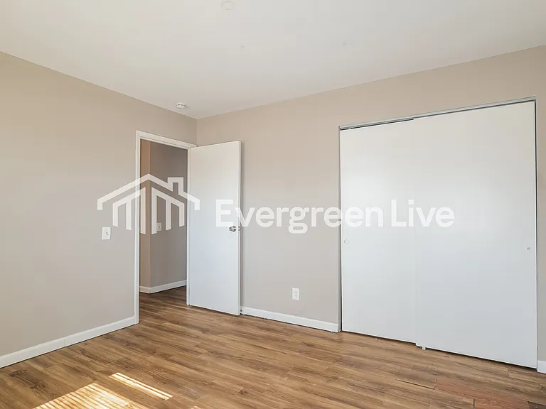 2048 Aristocrat Dr — Photo 9
