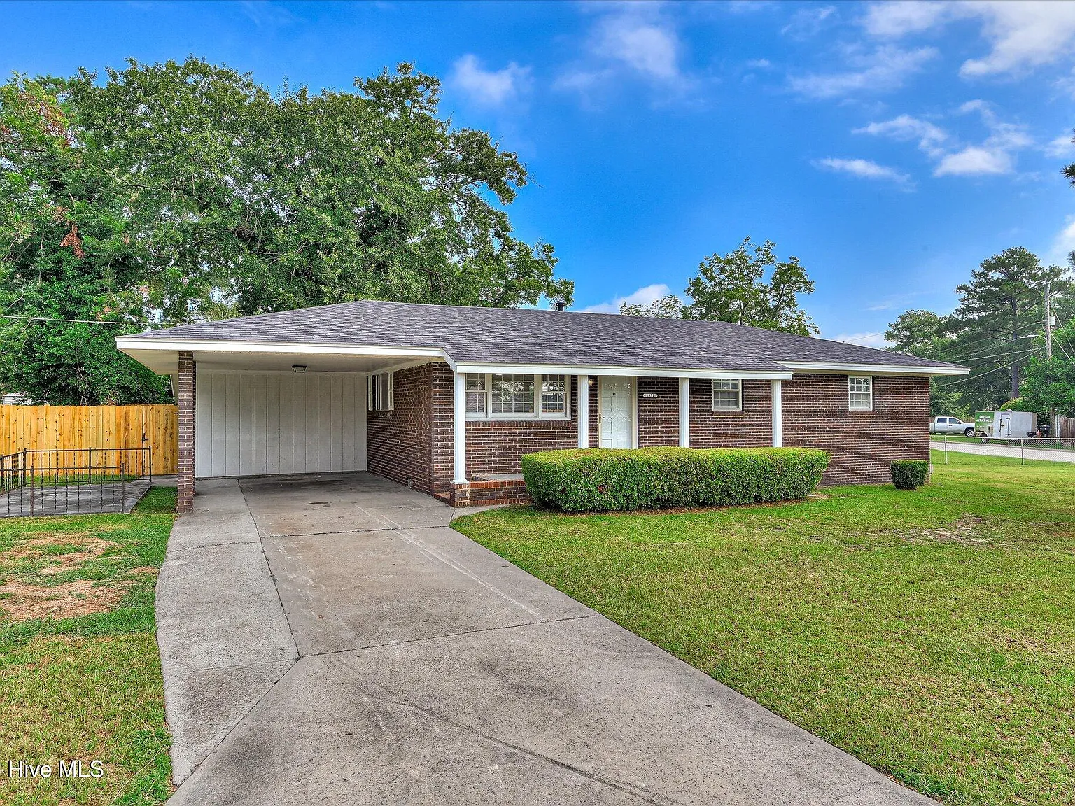 3 bed, 1.0 bath, 1400 sqft, $1,400 — Photo 4