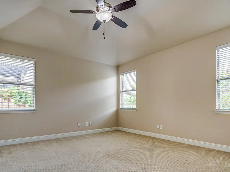 725 Rembrandt Ct — Photo 16