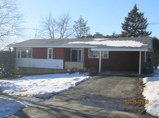 320 N Rosedale Ct, Round Lake, IL 60073