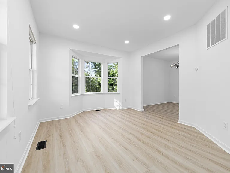 2032 S Langley St — Photo 11