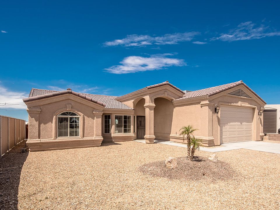 1st image of 975 Hacienda Cir