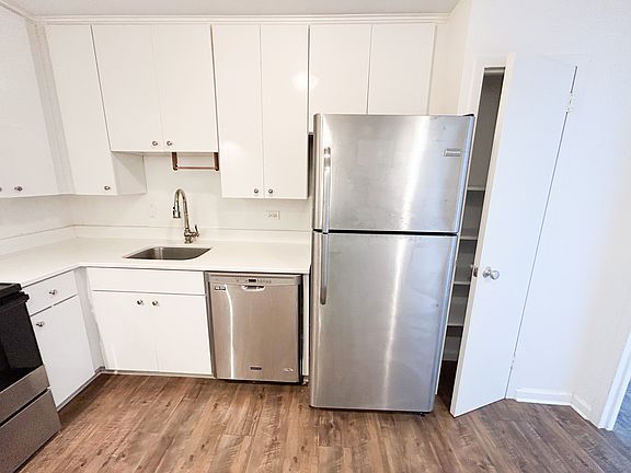 2nd image of 3415 W End Ave #911