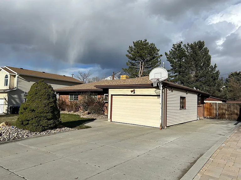 7059 S Brookhill Dr — Photo 2