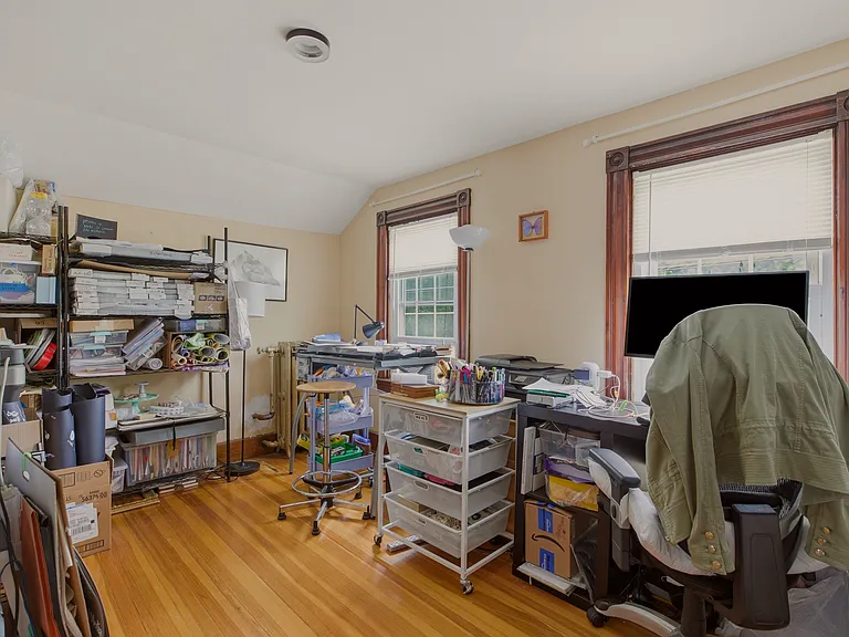 82 Van Zandt Ave — Photo 17
