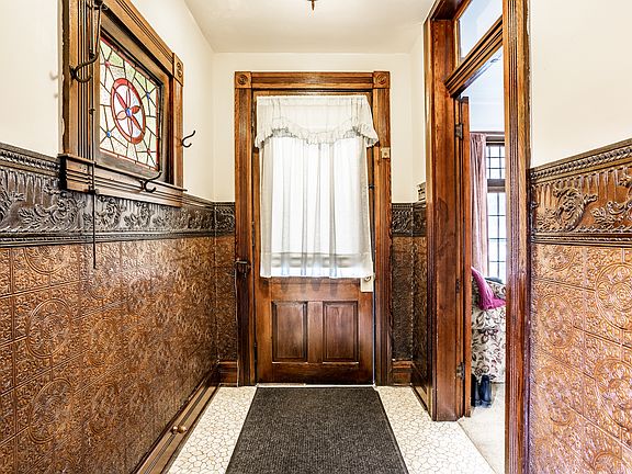 5th image of 35 N Belmont Ave