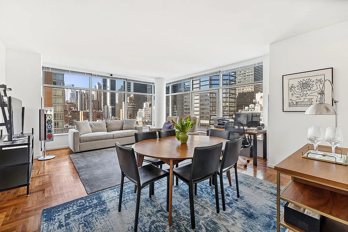 250 E 54th St APT 12A photo 1