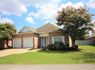 44 Stones Throw Dr, Hattiesburg, MS 39402
