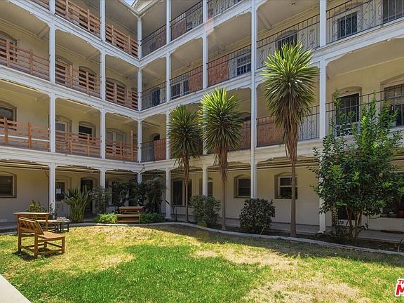 2nd image of 4125 S Figueroa St APT 119