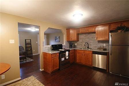 2nd image of 4925 Yew Ln SW