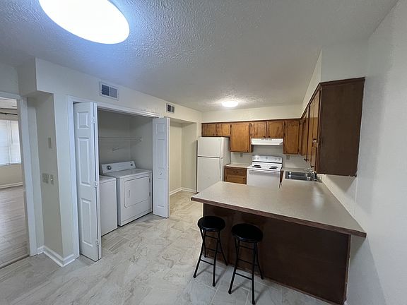 3rd image of 1360 Windy Ridge Rd #1