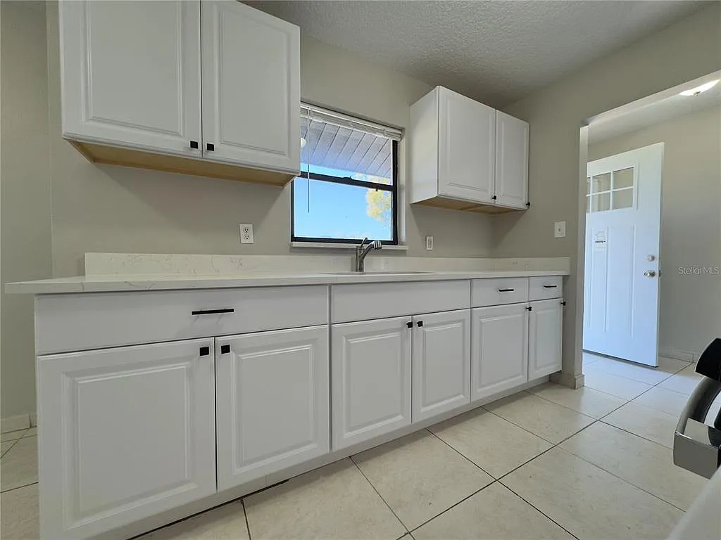3 bed, 1.5 bath, 1782 sqft, $2,150 — Photo 4