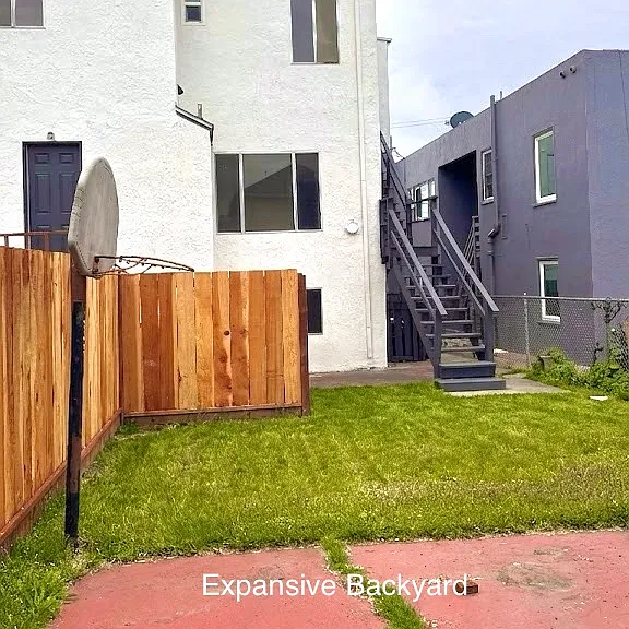 1068 Aileen St #B — Photo 12