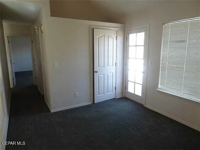 7481 Umbria Dr — Photo 9