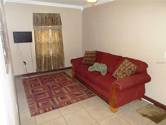 3rd image of 1326 Rossman Dr