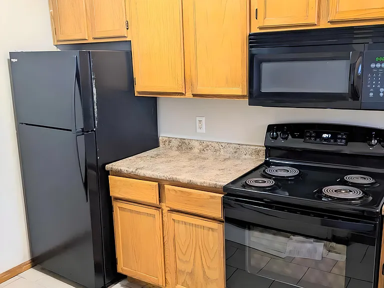 Twin Pines Apartments — Photo 37