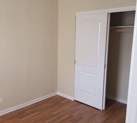 5th image of 3933 N Clarendon Ave APT 105