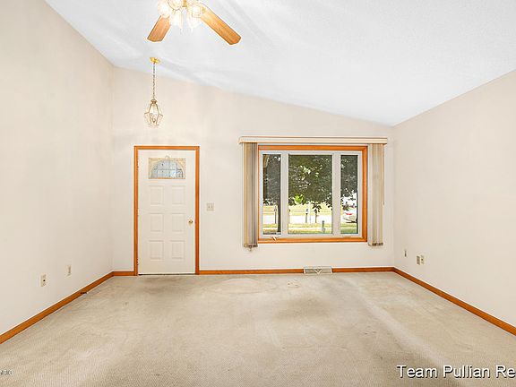 5th image of 4738 Millhaven Dr SE
