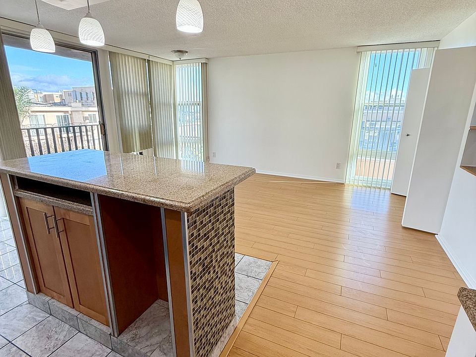 1st image of 1617 N Poinsettia Pl #4f878f2ad