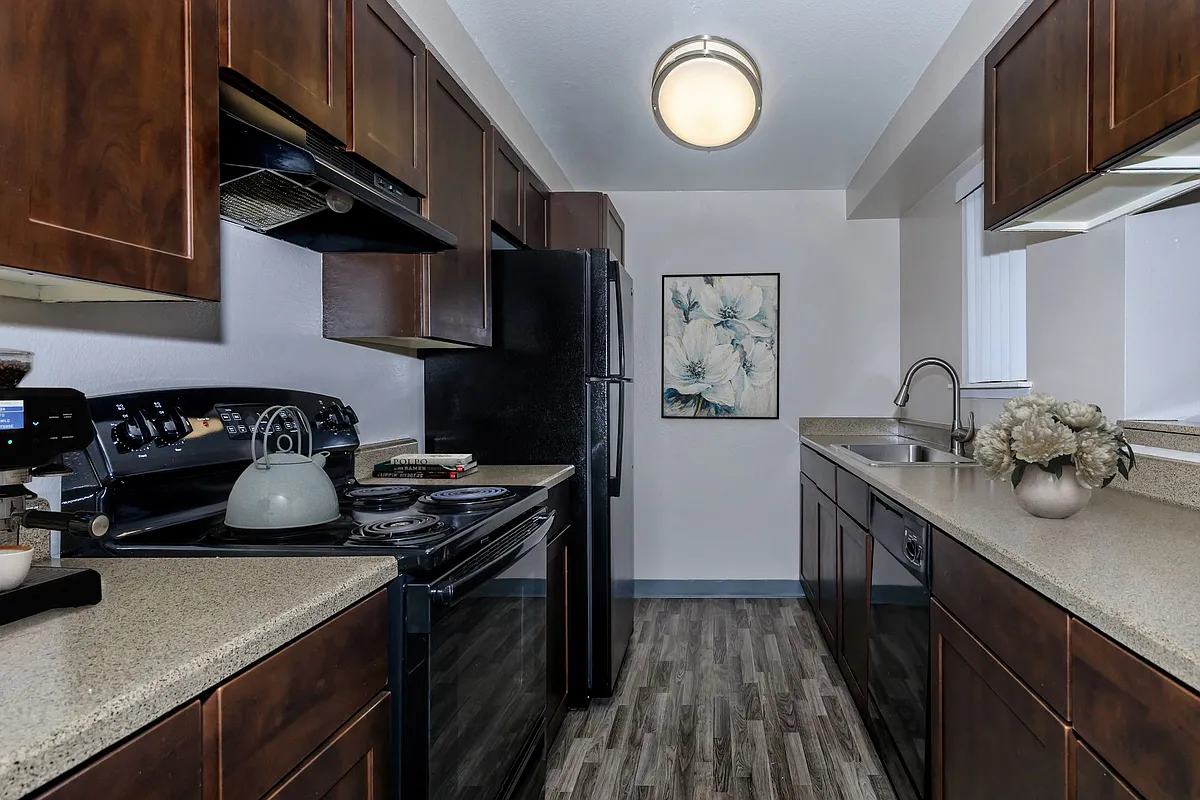 Building Photo - Alvista 240