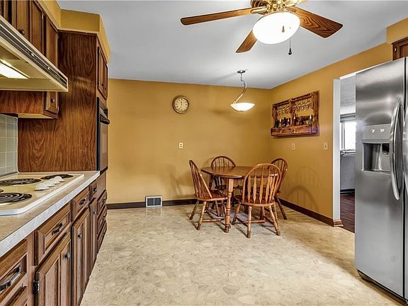 4th image of 100 Cromwell Dr