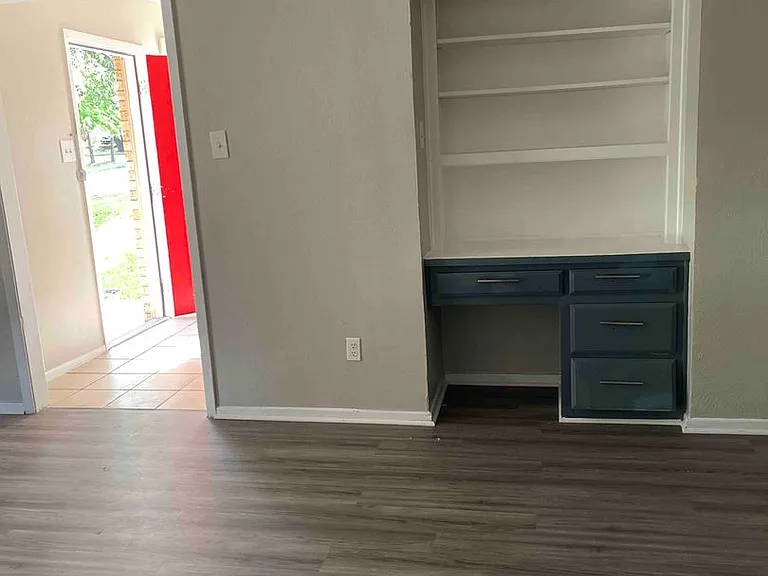 502 E Beltline Rd #B — Photo 4