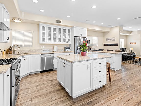 Plenty of food prep space with counters, island, and peninsula granite counters.