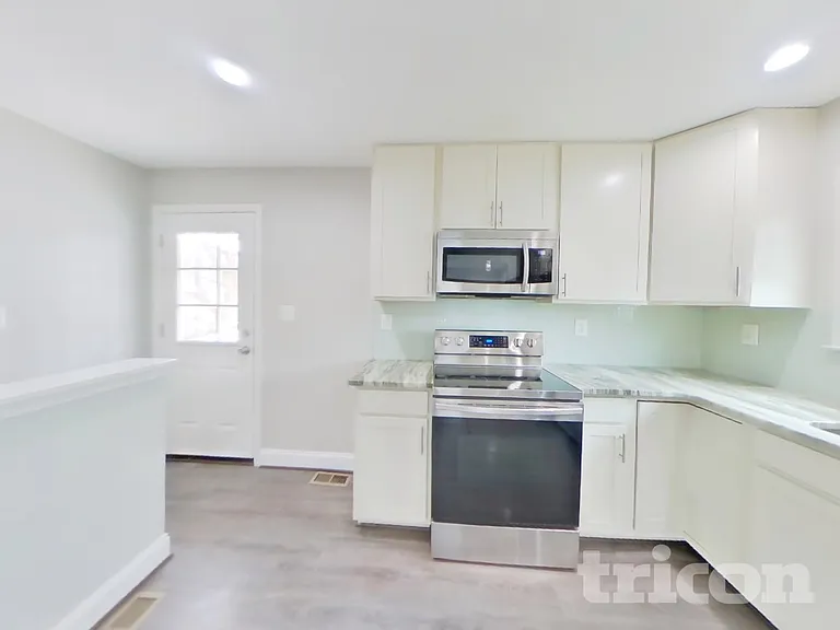 106 Oakmere Rd — Photo 5