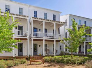 9212 Selborne Ln, Chattahoochee Hills, GA 30268