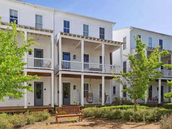 9212 Selborne Ln, Chattahoochee Hills, GA 30268