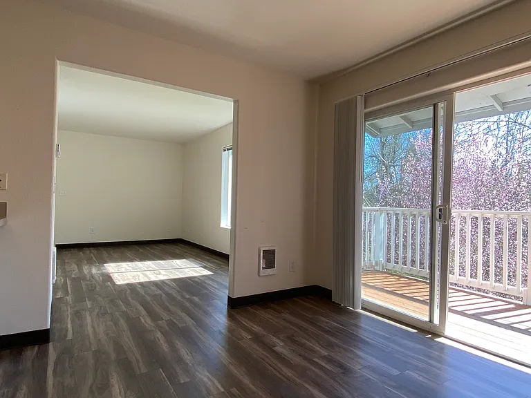 Creekview Apartments — Photo 19