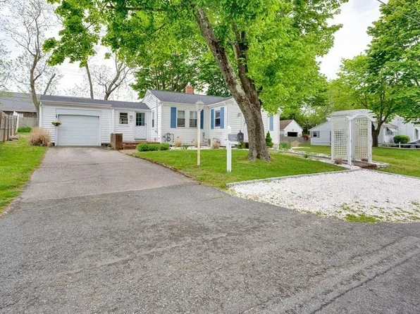 6 Morin Ave, Falmouth, MA 02540
