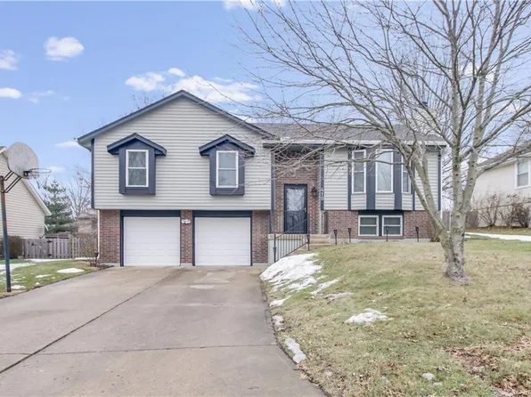 410 NE Station Dr, Lees Summit, MO 64086